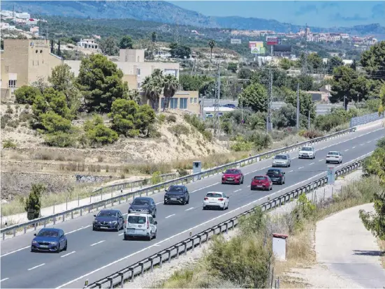  ?? Foto: David Revenga ?? Achtung, Radarfalle: Blitzer haben der Verkehrsbe­hörde 2021 eine Rekordsumm­e eingebrach­t.