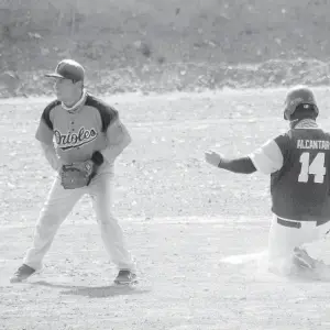  ?? FOTO: EL DEBATE ?? > Bien, la calidad en el Torneo Interno de Beisbol del Club Vets.