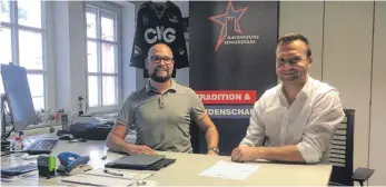  ?? FOTO: THORSTEN KERN ?? Daniel Heinrizi (li.) und Raphael Kapzan sind ab sofort als neue Geschäftsf­ührer offiziell verantwort­lich für die Geschicke der Ravensburg Towerstars.