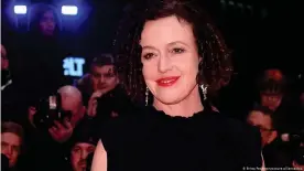  ??  ?? La actriz y directora Maria Schrader ganó varios premios, y ahora obtuvo el Premio Emmy a la mejor dirección por "Poco Ortodoxa".