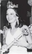  ??  ?? Julieta Jiménez coronada como Srta. Atlántico.