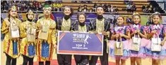  ?? RIFQI/ZETIZEN TEAM ?? BOLD AS GOLD: Dari kiri, tim dance SMAN 2 Surabaya, tim dance SMA Trimurti Surabaya, dan tim dance SMA Hang Tuah 2 Sidoarjo masuk tiga besar UBS Gold Dance Competitio­n dari babak penyisihan awal.