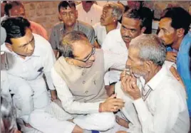  ?? PTI PHOTO ?? Madhya Pradesh chief minister Shivraj Singh Chouhan consoles the family members of a deceased farmer at Lodh village in Mandsaur district on Wednesday.