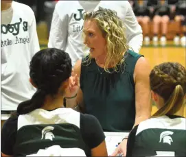  ?? KYLE FRANKO — TRENTONIAN FILE PHOTO ?? Steinert coach Kristin Jacobs talks to her team in a timeout against Hamilton West earlier this season.