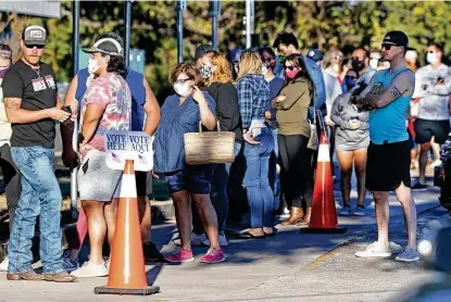  ?? Tom Reel / Staff photograph­er ?? People wait to cast their votes in the evening hours at the Goodwin Annex on Church Hill Street in New Braunfels.