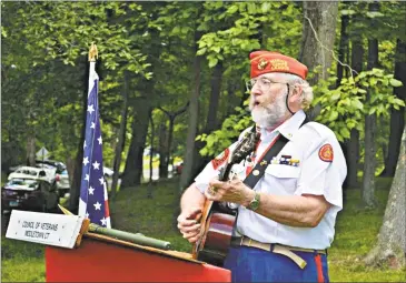  ?? Hearst Connecticu­t Media fle photo ?? Tom Callinan, Connecticu­t’s first state troubadour and a Middletown native, has written a song about the controvers­y touched off last month in Haddam when Selectwoma­n Melissa Schlag knelt during the Pledge of Allegiance.