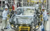  ?? TAN QINGJU / FOR CHINA DAILY ?? Workers assemble cars at a production line of Guangzhou Automobile Group Co.