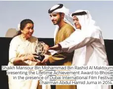  ??  ?? Shaikh Mansour Bin Mohammad Bin Rashid Al Maktoum presenting the Lifetime Achievemen­t Award to Bhosle in the presence of Dubai Internatio­nal Film Festival chairman Abdul Hamid Juma in 2014.