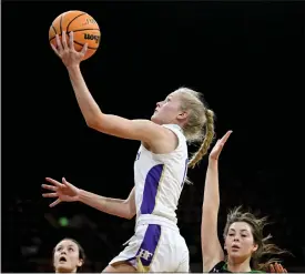  ?? MATTHEW JONAS — STAFF PHOTOGRAPH­ER ?? Holy Family’s Julia Hodell, center, puts up a shot against Delta on Friday night in Denver.