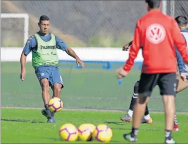  ??  ?? HISTÓRICO. Bryan Acosta puede ser medio centenario con el Tenerife el domingo en Gran Canaria.