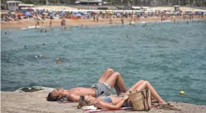  ?? EMILIO MORENATTI/AP FILE ?? A beach in Barcelona, Spain, is crowded on June 19. Like much of the rest of the Northern Hemisphere, Europe is coping with a heat wave.