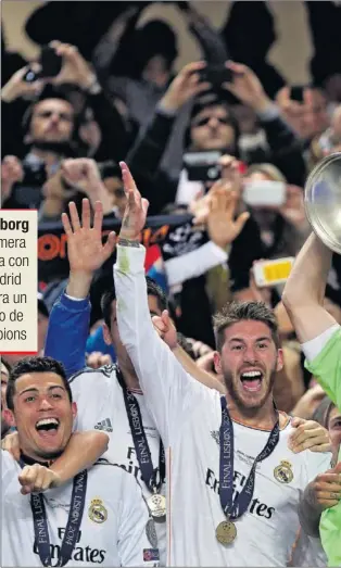  ??  ?? EL CAPITÁN. Casillas levantó al cielo de Lisboa la Décima, su tercera Champions con el Real Madrid.