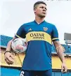  ?? FOTO: TWITTER ?? Marcos Rojo posando en La Bombonera, la casa de su nuevo club argentino.