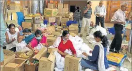  ?? AP ?? Judges and lawyers pack relief material for flood affected people at the Kerala High Court premises in Kochi on Wednesday.