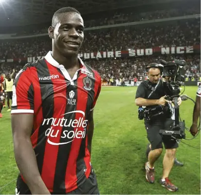  ?? FOTO ?? Mario Balotelli cumplió 29 años ayer, y aunque no logró ser figura mundial, sigue siendo un jugador solicitado en Italia y en Francia, donde jugó la temporada pasada con el Marsella.