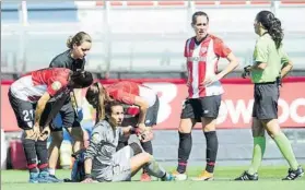  ?? FOTO: JUAN ECHEVERRÍA ?? Marta Unzué La rojiblanca, a la derecha, durante un partido de esta campaña