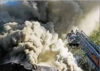  ?? MICHAEL CANDELORI — FOR DIGITAL FIRST MEDIA ?? Firefighte­rs pour water on the blaze at the Cliff Park Apartments.