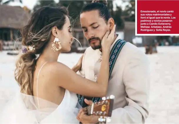  ??  ?? Emocionado, el novio cantó sus votos matrimonia­les y lloró al igual que la novia. Los padrinos y novios posaron junto a Camilo Echeverry, Melissa Arbelaez, Andrea Rodríguez y Sofía Reyez.