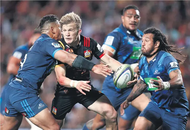  ?? Picture / Getty Images ?? Damian McKenzie looks to offload during the Chiefs’ win over the Blues in Hamilton last night.