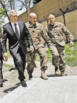  ?? BILD: SN/AP ?? US-Verteidigu­ngsministe­r James Mattis war vergangene Woche in Kabul, kurz nachdem die USA Vorwürfe gegen Russland publik machten.