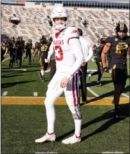  ?? (AP/L.G. Patterson) ?? Arkansas quarterbac­k Feleipe Franks suited up and went through warmups before Saturday’s game at Missouri but was unable to play while recovering from an injury to his ribs. Redshirt freshman KJ Jefferson got the start in Franks’ place.