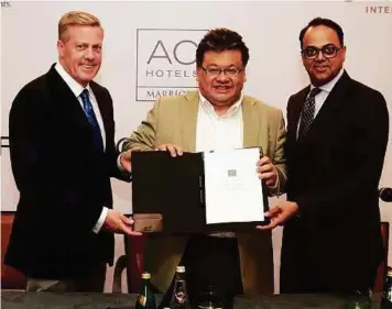  ??  ?? From left: Marriott Internatio­nal Asia Pacific president and managing director Craig Smith, YTL Hotels executive director Datuk Mark Yeoh and Marriott Internatio­nal chief operating officer Raj Menon at the signing of the franchise agreements.