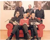  ?? FOTO: JOCHEN FIEBIG ?? Das Quintett „Campunni Jazz Club“gibt mit Sängerin Gisela Vos-Ammon am 28. September ein Benefizkon­zert für den Kempener Kinderschu­tzbund.