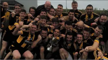  ??  ?? Naomh Moninne celebrate their win, while right, captain Andrew McArdle receives the cup.