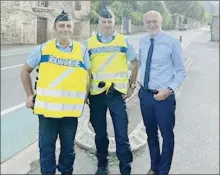  ?? Merie de l’Aveyron - Crédits : Gendar- ?? Les gendarmes avec le député Stéphane Mazars