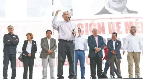  ??  ?? Andrés Manuel López Obrador, presidente electo, adelantó que las 100 universida­des que instalará en todo el país tendrán su rectoría en Pátzcuaro, Michoacán.