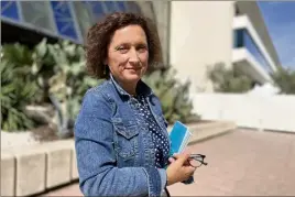  ?? (Photo Christophe Cirone) ?? Cécile Malo, déléguée régionale de la Fondation de France Méditerran­ée, à la sortie du palais Acropolis où est retransmis­e l’audience.