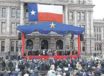  ?? Jerry Lara / Staff photograph­er ?? A crowd gathers on the north side of the Capitol to listen to the speakers as Abbott and Lt. Gov. Dan Patrick are sworn in.