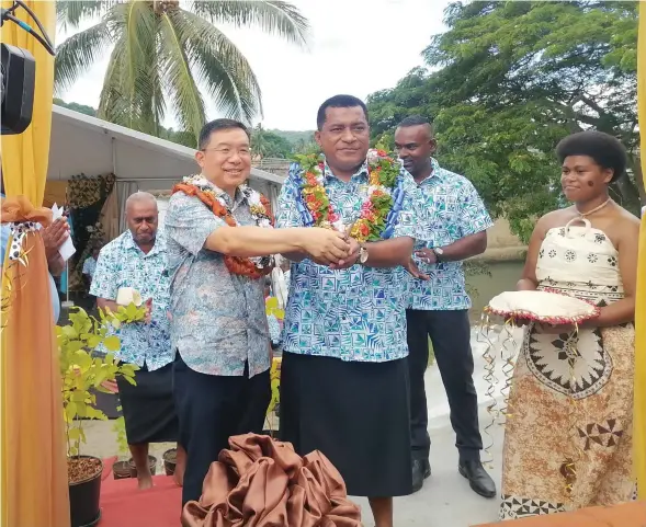 ?? Photo: Mereleki Nai ?? Minister for Local Government Maciu Katamotu and Chinese Ambassador to Fiji, Zhou Jian during the commission­ing of the amphitheat­er at the Sigatoka Riverbank on April 26, 2024.
