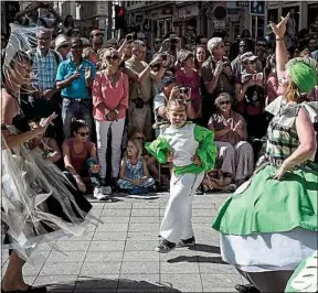  ??  ?? Le défilé va réunir 4500 danseurs amateurs à Lyon. Illustrati­on.