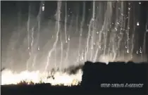  ??  ?? WHITE FEAR: Phosphorus lights the Raqqa sky