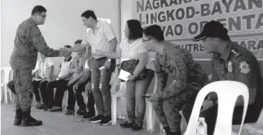  ??  ?? GOV. NELSON L. Dayanghira­ng of Davao Oriental (right) shakes the hands of Lt. Col. Louie Dema-Ala, commander of the 67th Infantry Battalion, during the program that commemorat­es the 7th year of typhoon Pablo which devastated the province and other parts of the Davao Region. Contribute­d Photo