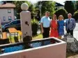  ?? Foto: alf ?? Marie-Luise Vorwerk (2. von links) und Hans-Joachim Kania (rechts) haben der Stadt Bad Wörishofen einen neuen Brunnen vor dem Guggerhaus geschenkt. Darüber freuen sich auch Bürgermeis­ter Paul Gruschka (links) und seine Frau Gertraud.