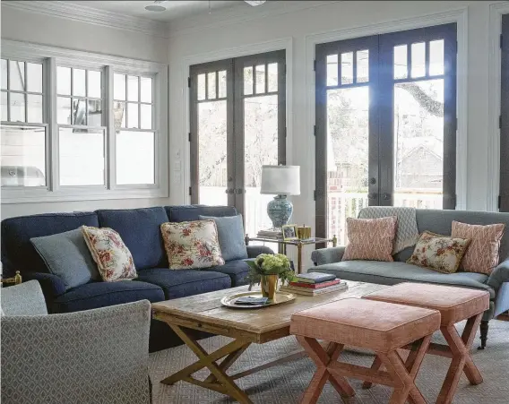  ?? Photos by Emily C. Butler ?? The center of Bridget and Gabe Vick’s Woodland Heights home — the family room, kitchen and breakfast area — feels neutral but has strong elements of red and blue.