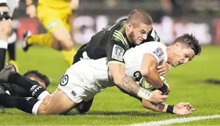  ?? Picture / Getty Images ?? Louis Schreuder scored for the Sharks, who led for most of last night’s match before losing at the death.