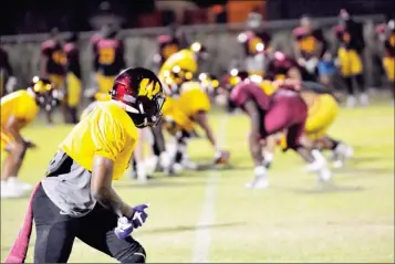  ?? Buy this photo at YumaSun.com PHOTO BY WARNER STRAUSBAUG­H/YUMA SUN ?? STEFFON MCKNIGHT (FRONT) AND THE ARIZONA WESTERN OFFENSE lines up for a play during Tuesday’s practice. The Matadors open their season Saturday at Eastern Arizona.