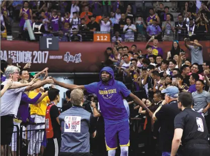  ?? ZHONG ZHI — GETTY IMAGES ?? Kevin Durant gets a warm welcome before the exhibition game against the Timberwolv­es in Shenzhen, China.