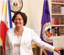  ??  ?? CHANGE: New Chief Justice Teresita Leonardo de Castro poses shortly before her press conference.