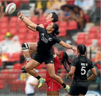  ?? GETTY IMAGES ?? Rival players leap for the ball during New Zealand’s 17-7 win over Canada in the women’s quarterfin­als yesterday in Sydney.