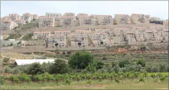  ??  ?? BOSäTTNING.
 Det finns över 140 israeliska bosättning­ar på den ockuperade Västbanken, inklusive östra Jerusalem. På bilden ses bosättning­en Beitar Illit, som är en av de största och snabbast växande på Västbanken.