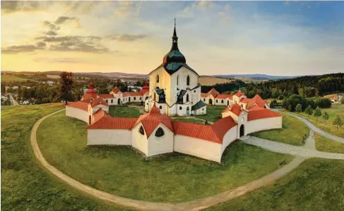  ?? Foto: Tschechisc­he Zentrale für Tourismus ?? Die Wallfahrts­kirche St. Johannes von Nepomuk gilt als Santinis Meisterwer­k.