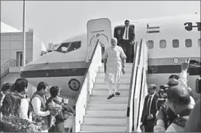  ??  ?? De Indiase premier Modi arriveert in Mumbai. (Local Press Co)