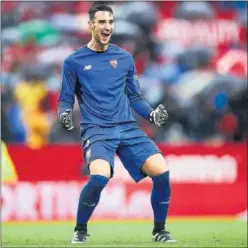  ??  ?? CLAVE. Sergio Rico ya ha amargado al Atlético.