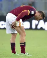  ??  ?? Triste Francesco Totti, 39 anni compiuti ieri