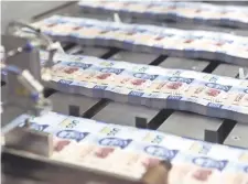  ??  ?? En 2018 se reportaron 66.8 billetes falsos por cada millón de piezas auténticas en circulació­n; de 500 pesos había 70.9 clones por cada millón.