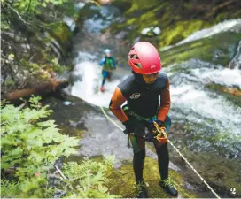  ??  ?? | 2. PARCOURS DE CANYONING AU MASSIF, © ELISABETH ANCTIL-MARTIN